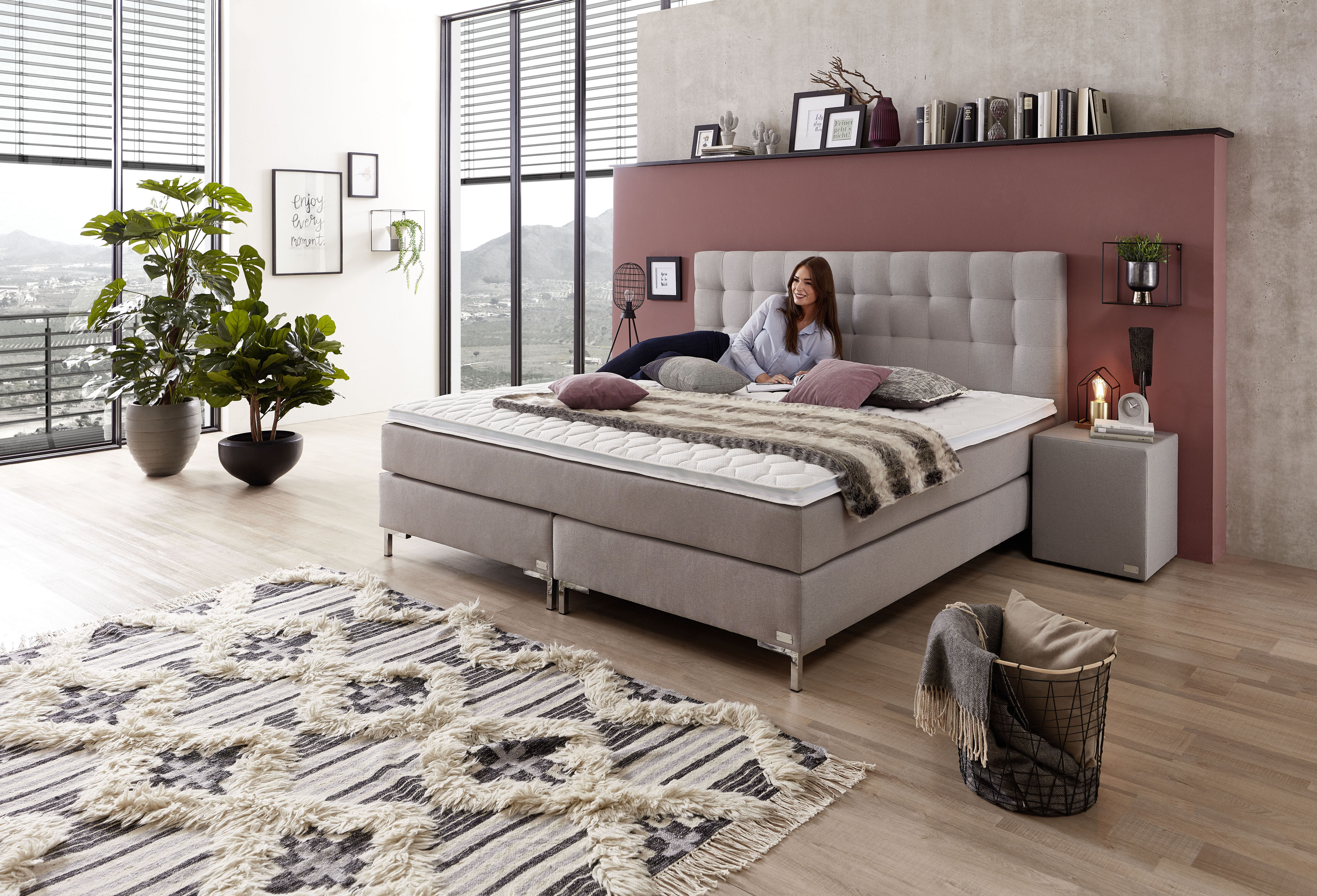 Boxspringbett grau: Zeitloses Design trifft erholsamen Schlafkomfort