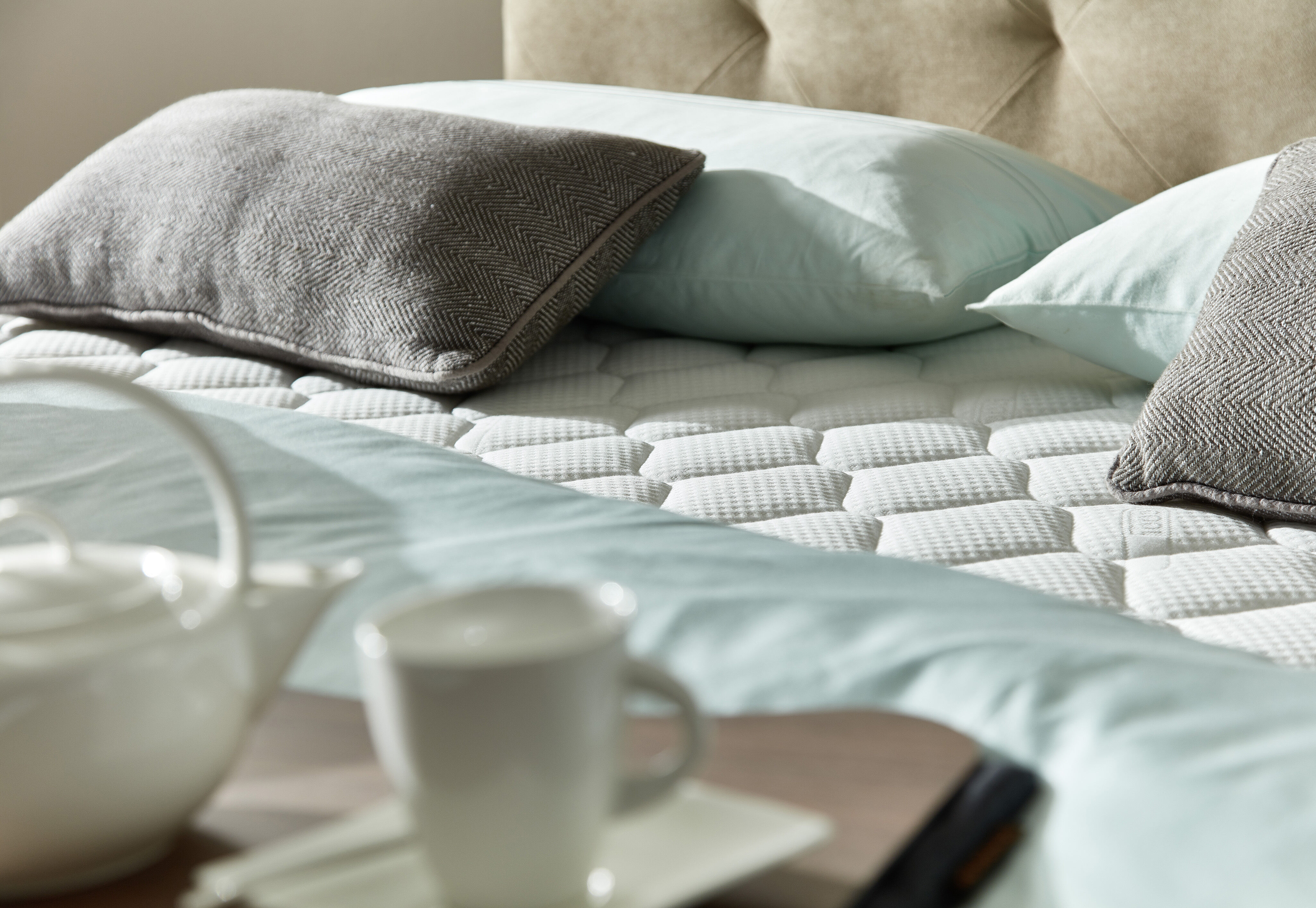 Bett mit Bettkasten: Luxuriöser Schlafkomfort mit intelligentem Stauraum