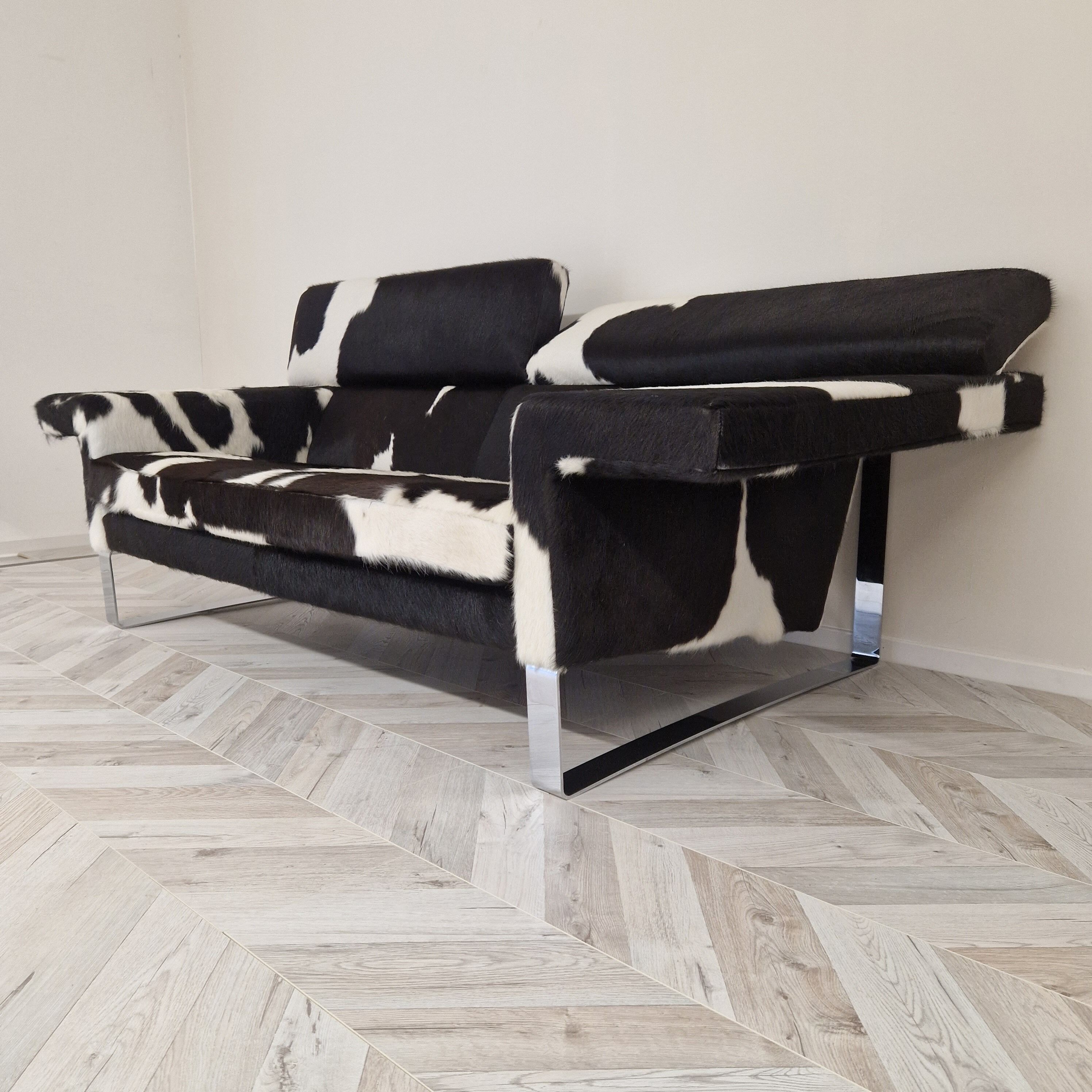 Original Strässle Sofa Maro Kuhfell schwarz-weiß 2,5 Sitzer - Sale